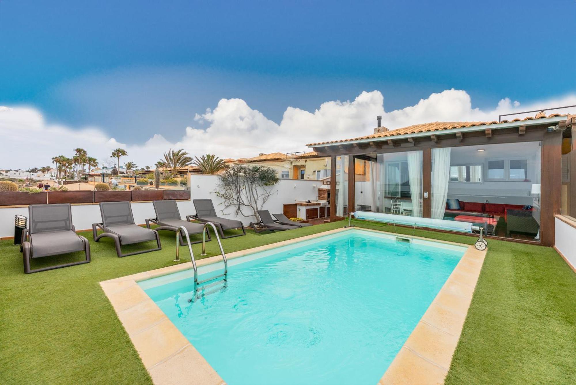 Oasis Beachfront By Holidays