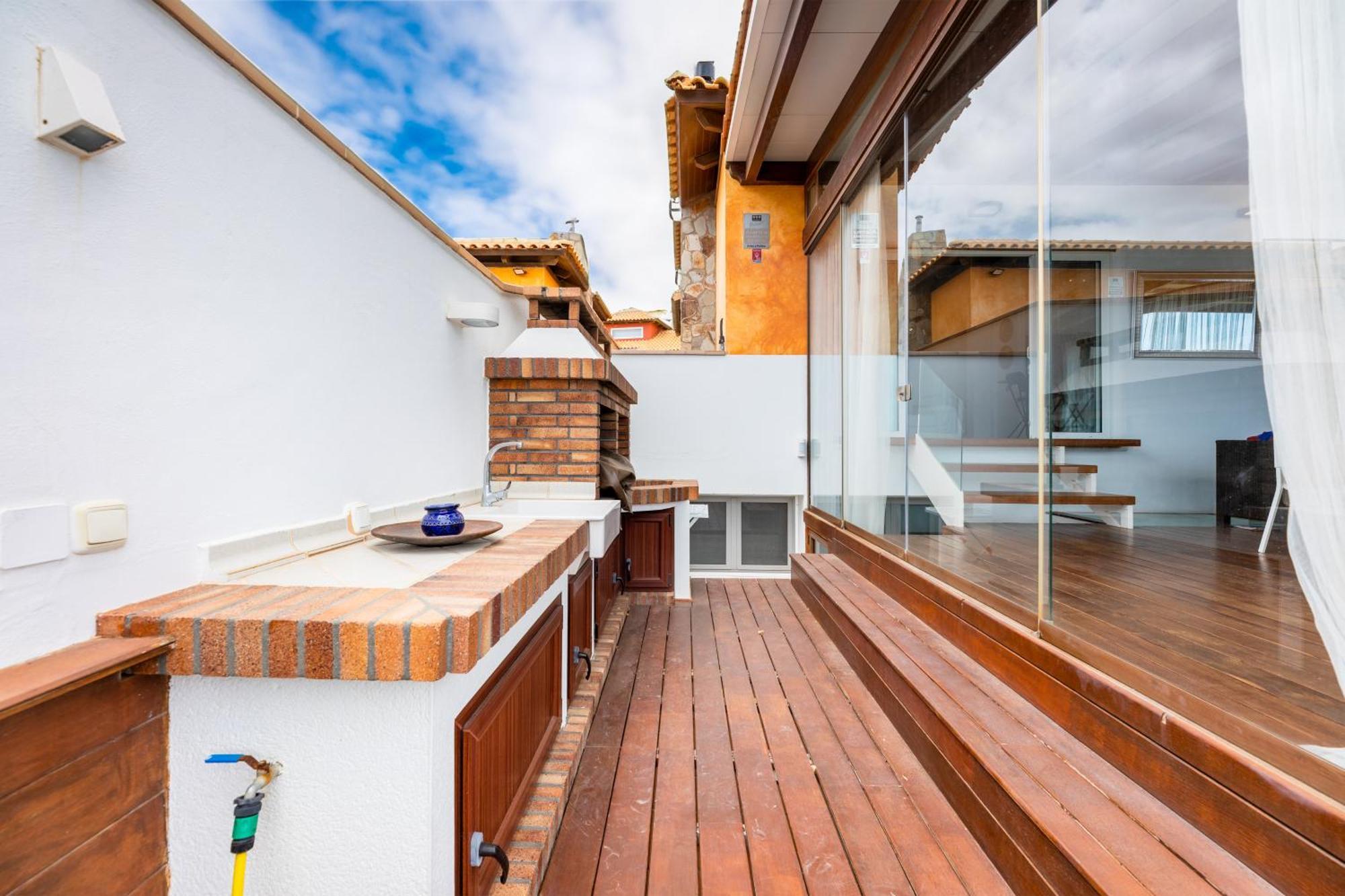 Oasis Beachfront By Holidays Villa