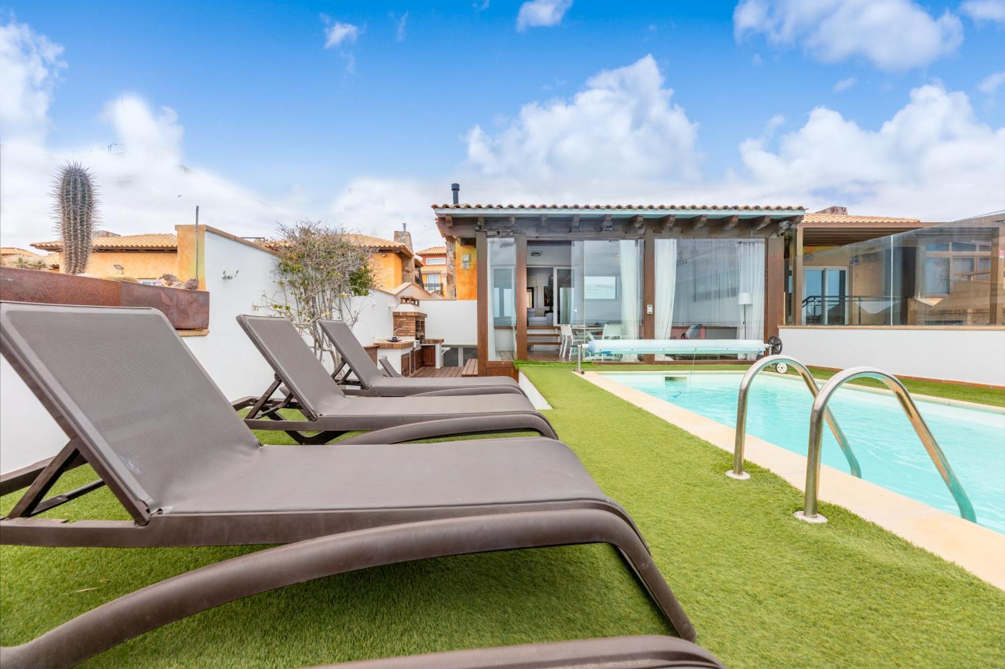 Villa Oasis Beachfront By Holidays
